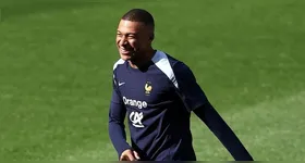 Mbappé se prepara para o duelo entre França e Ucrânia pelas Eliminatórias Europeias.