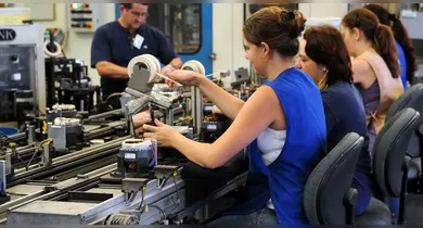 Imagem ilustrativa da notícia: Senado aprova fim da escala 6x1 e jornada semanal de 36h