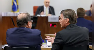 Imagem ilustrativa da notícia: 'Ele não é confiável', diz defesa de Bolsonaro sobre Mauro Cid