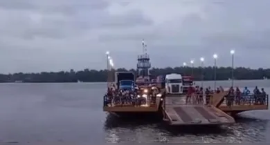 Imagem ilustrativa da notícia: Balsa perde o controle durante travessia em Salvaterra