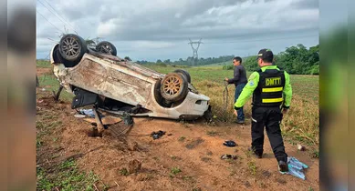 Imagem ilustrativa da notícia: Passageiro é arremessado para fora de carro em grave acidente