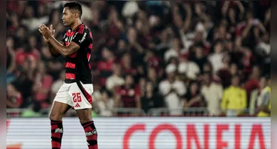 Imagem ilustrativa da notícia: Alex Sandro sai batido de goleada do Fla e vira dúvida na Seleção