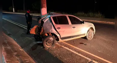 Imagem ilustrativa da notícia: Veículo perde o controle e colide com poste em rodovia no PA