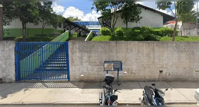 Imagem ilustrativa da notícia: Diretora é afastada após câmera ser encontrada em banheiro de escola em SP