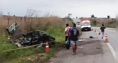 Imagem ilustrativa da notícia: Carro em alta velocidade mata três pessoas em rodovia do PA