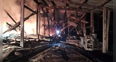 Imagem ilustrativa da notícia: Incêndio de grandes proporções destrói serraria no sul do PA