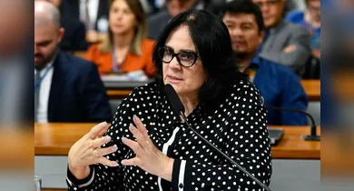 Imagem ilustrativa da notícia: Senadora Damares Alves anuncia que está com câncer