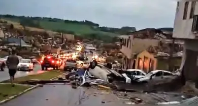 Imagem ilustrativa da notícia: Cidade arrasada por tornado enfrenta desafio da reconstrução