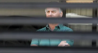 Imagem ilustrativa da notícia: Confinamento de Bolsonaro completa 100 dias e tem intensas visitas 