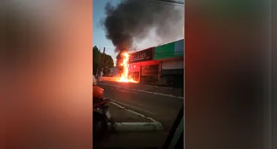 Imagem ilustrativa da notícia: Vídeo: incêndio em loja assusta moradores e condutores em Marabá