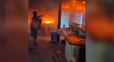 Imagem ilustrativa da notícia: Vídeo: incêndio em restaurante assusta moradores e clientes