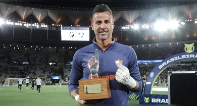 Imagem ilustrativa da notícia: Fábio recebe homenagem por recorde mundial de 1.391 jogos