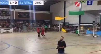 Imagem ilustrativa da notícia: VÍDEO: Goleiro morre após levar bolada em jogo no Pará