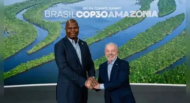 Imagem ilustrativa da notícia: COP30: Lula brinca com presidente de Moçambique devido altura