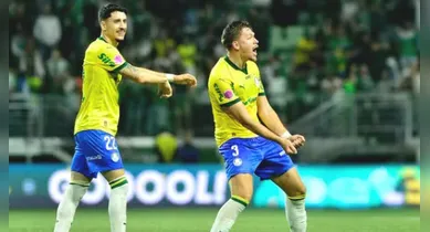 Imagem ilustrativa da notícia: Palmeiras vira, goleia e dispara na liderança do Brasileirão