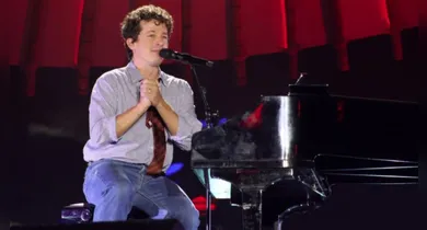Imagem ilustrativa da notícia: Charlie Puth canta sucessos no Global Citizen e fala de preservação