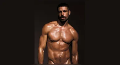 Imagem ilustrativa da notícia: Cauã Reymond deixa bumbum à mostra em ensaio sensual; VEJA FOTOS