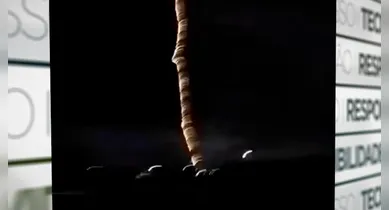 Imagem ilustrativa da notícia: Vídeo: raio atinge condomínio em Outeiro e assusta moradores