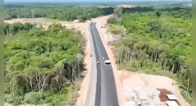 Imagem ilustrativa da notícia: Vídeo: Avenida Liberdade começa a receber asfalto
