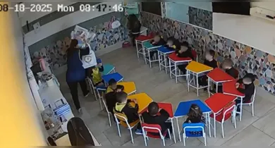 Imagem ilustrativa da notícia: Professora é presa após agredir aluno de quatro anos com livros