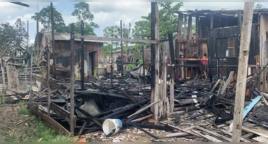 Imagem ilustrativa da notícia: VÍDEO: incêndio destrói duas casas de madeira em Belém