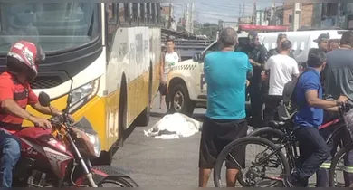 Imagem ilustrativa da notícia: Entregador morre em acidente com ônibus na rotatória do 40 Horas