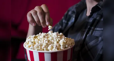 Imagem ilustrativa da notícia: Cinema pode barrar entrada de comida? Entenda