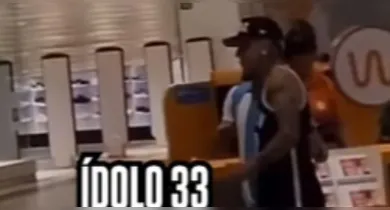 Imagem ilustrativa da notícia: Torcedor do Paysandu pede foto com Diego Hernández, 33 do Remo
