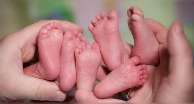 Imagem ilustrativa da notícia: Mulher sem útero dá à luz a trigêmeos após transplante inédito