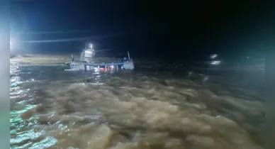 Imagem ilustrativa da notícia: Barco com duas mil sacas de açaí naufraga em cidade do Marajó