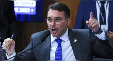 Imagem ilustrativa da notícia: Flávio Bolsonaro sugere ataque dos EUA no Rio de Janeiro