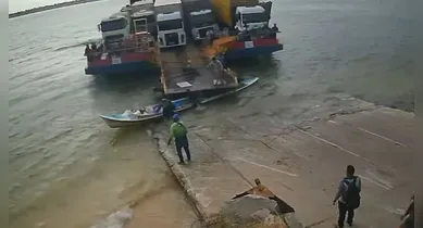 Imagem ilustrativa da notícia: Rabeta é arrastada após colisão com balsa em Cametá