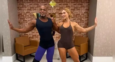 Imagem ilustrativa da notícia: Vídeo: Professor corrige Virginia em ensaio aberto e viraliza