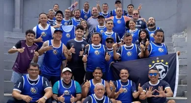 Imagem ilustrativa da notícia: Pedro Rocha presenteia funcionários do Remo em confraternização