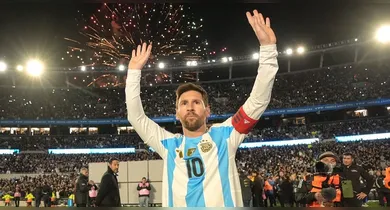 Imagem ilustrativa da notícia: Messi celebra noite de despedida na Argentina: "Sempre sonhei"