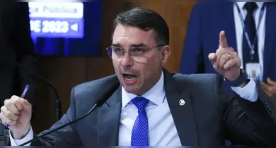 Imagem ilustrativa da notícia: Avós e mãe de Flávio Bolsonaro são vítimas de assalto