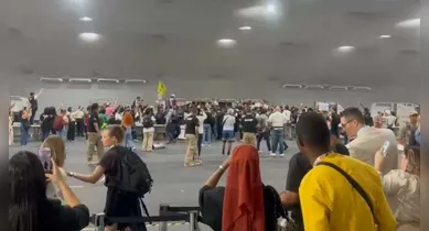 Imagem ilustrativa da notícia: Manifestantes invadem a Blue Zone na COP30 e quebram equipamentos