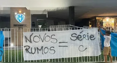Imagem ilustrativa da notícia: Torcedores protestam contra diretoria na sede do Paysandu