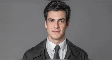 Imagem ilustrativa da notícia: VÍDEO: Mateus Solano dá tapa e derruba celular de fã em teatro