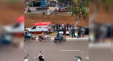 Imagem ilustrativa da notícia: Vídeo: caminhonete freia bruscamente e provoca engavetamento