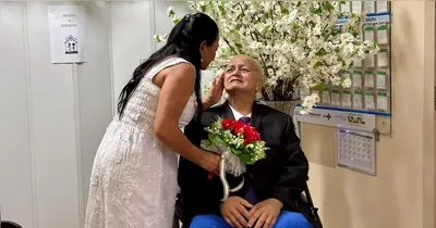 Momento de emoção dos noivos na cerimônia do seu casamento