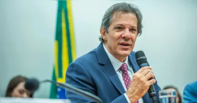 Ministro da Fazenda, Fernando Haddad, criticou duramente o relatório do deputado Guilherme Derrite sobre o PL Antifacção, afirmando que a proposta enfraquece o combate ao núcleo financeiro das facções criminosas.