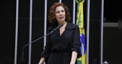 Carla Zambelli será substituída pelo suplente