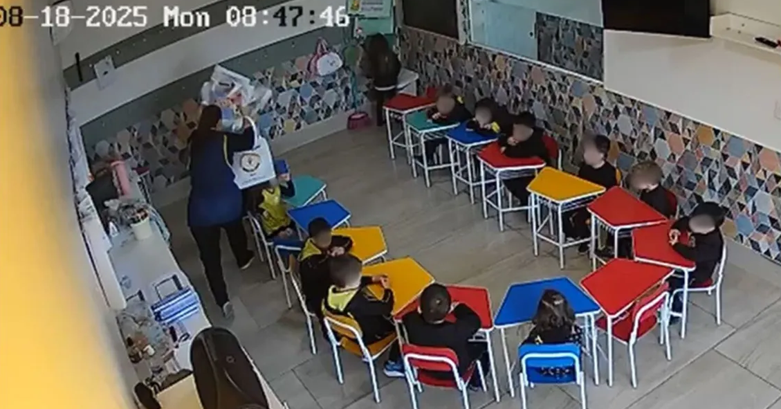 Imagem ilustrativa da notícia: Professora é presa após agredir aluno de quatro anos com livros