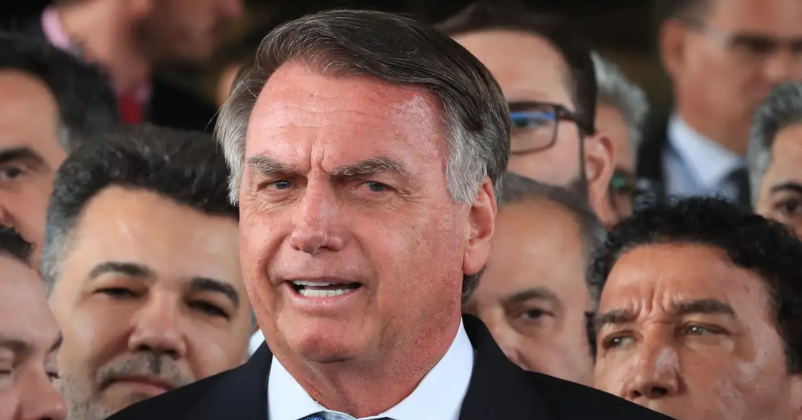 Imagem ilustrativa da notícia: Bolsonaro nega tentativa de fuga para a Argentina 