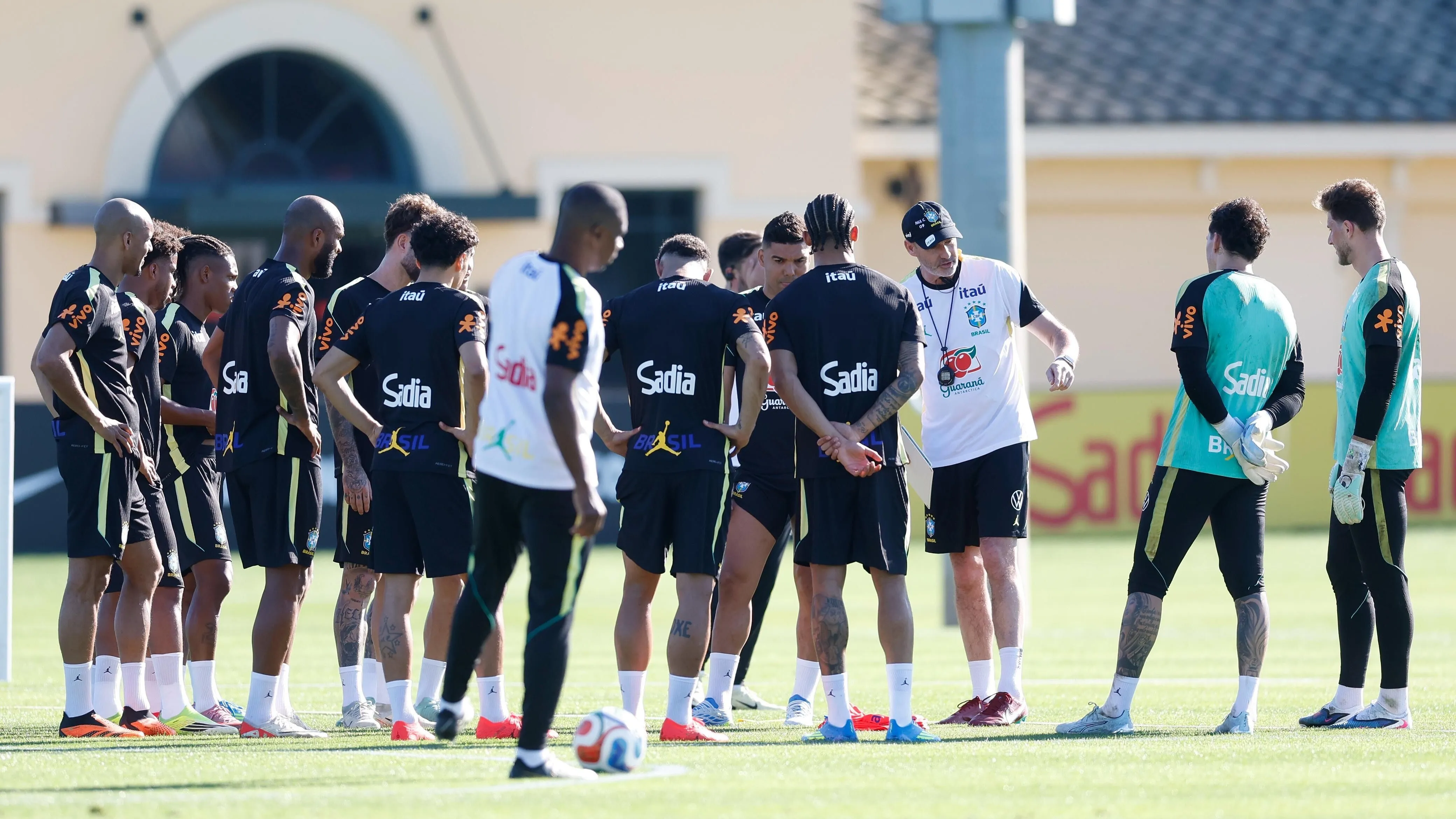 Imagem ilustrativa da notícia: Vini Jr. treina e Ancelotti esboça time contra Croácia