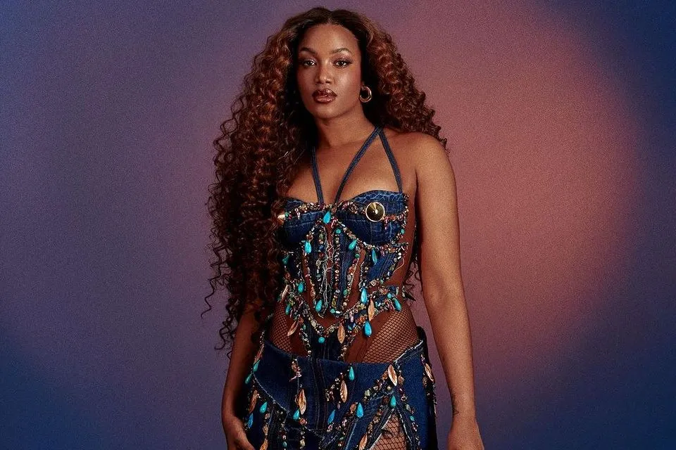 Imagem ilustrativa da notícia: IZA é flagrada em clima de romance com ator da Globo; saiba quem!