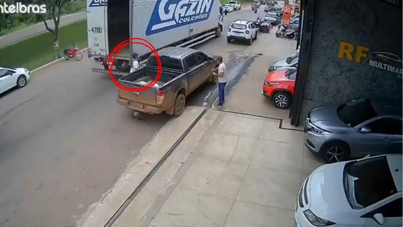 Imagem ilustrativa da notícia: Homem é atingido por porta de caminhão ao entrar em carro em Parauapebas