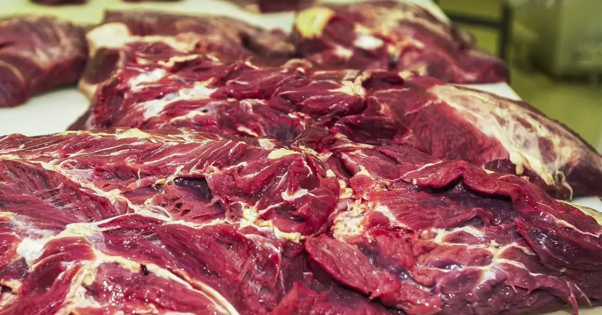 Imagem ilustrativa da notícia: China anuncia tarifa adicional de 55% sobre  importações de carne bovina