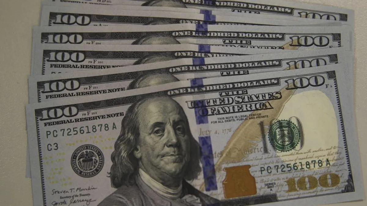 Imagem ilustrativa da notícia: Após dias seguidos de alta, dólar cai e fecha em R$ 5,53